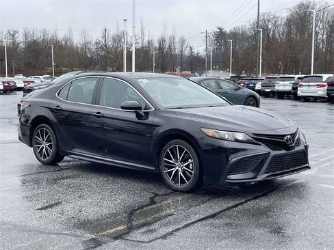Used 2021 Toyota Camry LE image 7