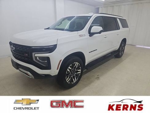 Used 2025 Chevrolet Suburban Z71 AWD/4WD image 1