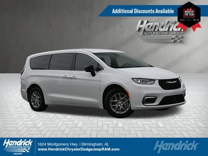 New 2026 Chrysler Pacifica Select