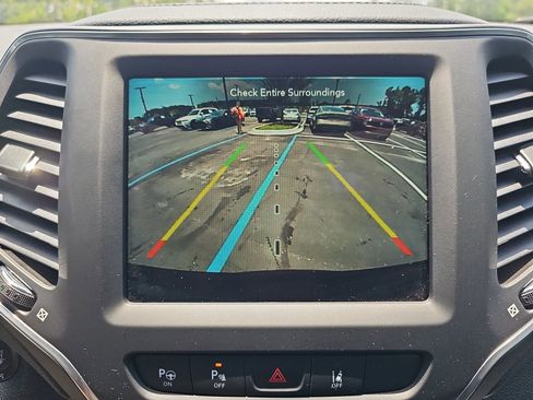 Used 2023 Jeep Cherokee Altitude Lux AWD/4WD image 20