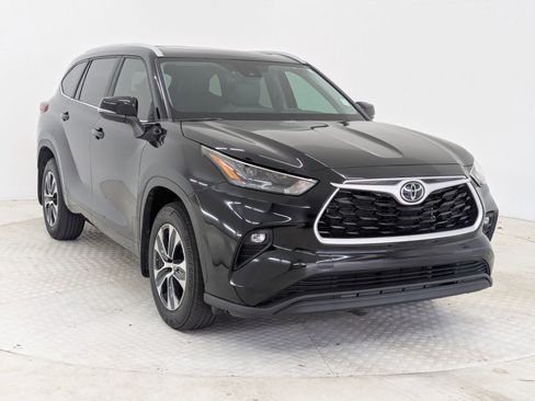 Used 2024 Toyota Highlander XLE image 7
