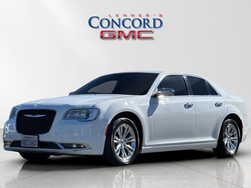 Used 2016 Chrysler 300 C image 8