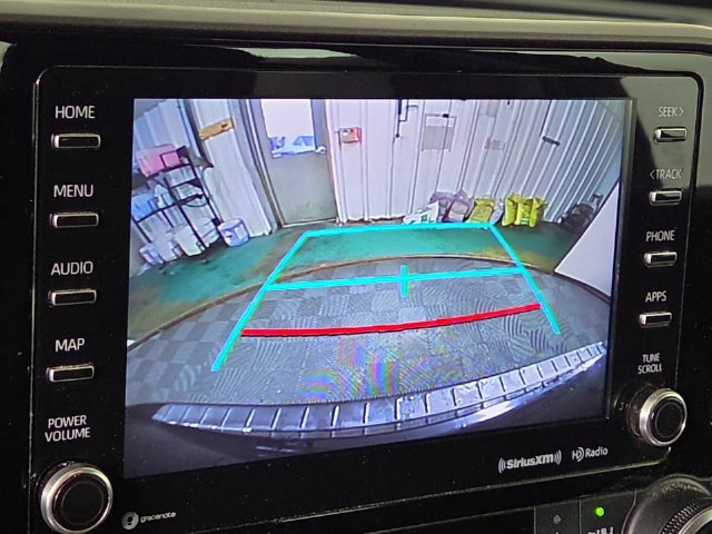 Used 2022 Toyota Highlander XLE FWD image 19