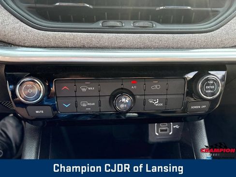 Used 2024 Jeep Compass Latitude AWD/4WD image 25