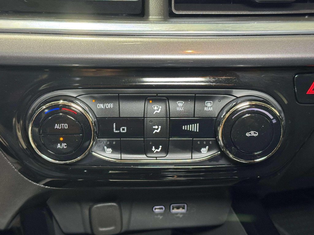 Used 2025 Chevrolet Trax ACTIV w/ Sunroof Package FWD image 7