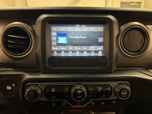 Used 2021 Jeep Gladiator Sport AWD/4WD image 24