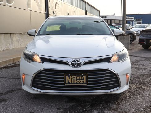 Used 2016 Toyota Avalon XLE Premium image 2