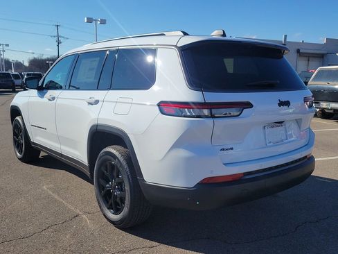 New 2026 Jeep Grand Cherokee L Laredo image 3