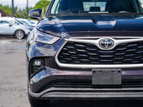 Used 2021 Toyota Highlander XLE AWD/4WD image 5