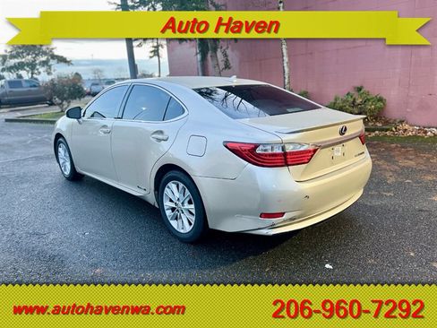 Used 2014 Lexus ES 300h w/ Luxury Package w/Bamboo Trim FWD image 5
