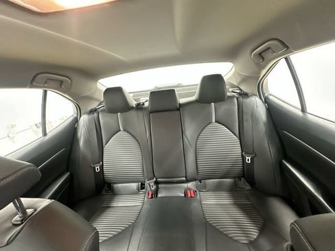 Used 2018 Toyota Camry SE w/ Convenience Package FWD image 24