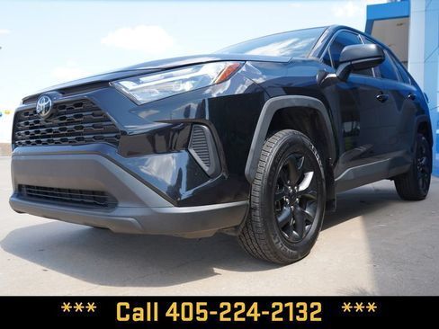 Used 2023 Toyota RAV4 LE AWD/4WD image 4