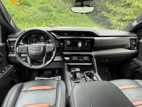 Used 2025 GMC Sierra 1500 AT4 w/ AT4 Premium Package AWD/4WD image 14