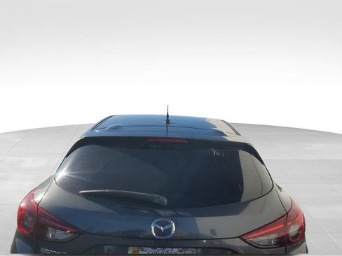 Used 2018 MAZDA MAZDA3 Sport image 4