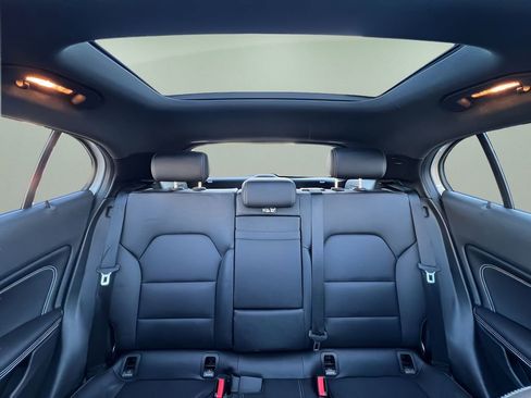 Used 2019 Mercedes-Benz GLA 250 4MATIC image 15