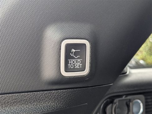 New 2025 Jeep Grand Cherokee Altitude image 13