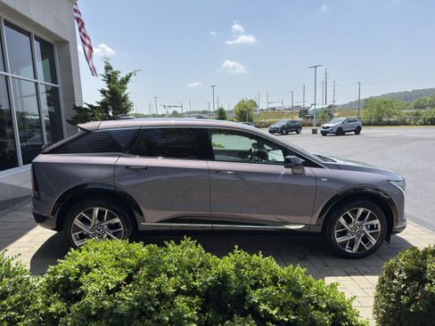 Used 2025 Cadillac Optiq Luxury 1 AWD/4WD image 8
