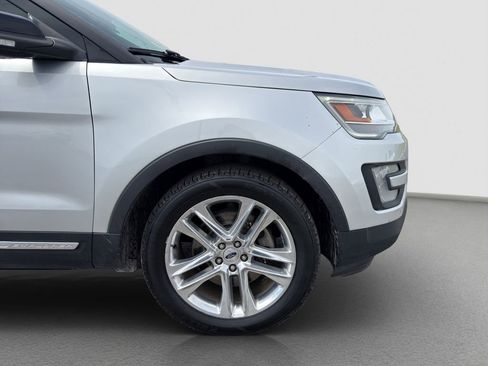Used 2017 Ford Explorer XLT w/ Equipment Group 202A FWD image 22