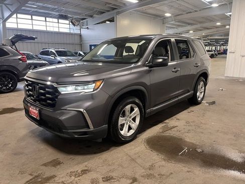 Used 2023 Honda Pilot LX image 7