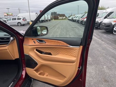 Used 2024 Jeep Grand Cherokee Summit image 17