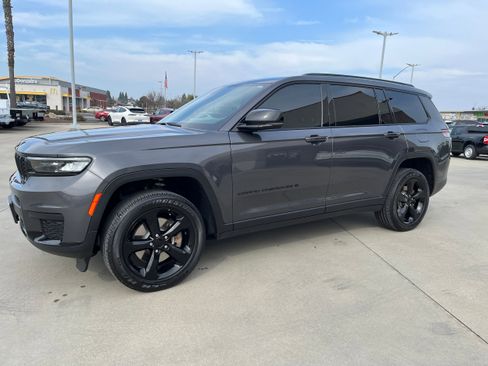 Used 2023 Jeep Grand Cherokee L Laredo AWD/4WD image 1