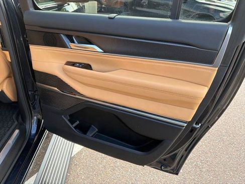 Certified 2025 Jeep Grand Wagoneer L Series III w/ Rear Seat Video Group 1 AWD/4WD image 10