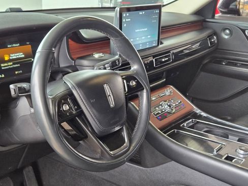 Used 2023 Lincoln Aviator Reserve AWD/4WD image 11