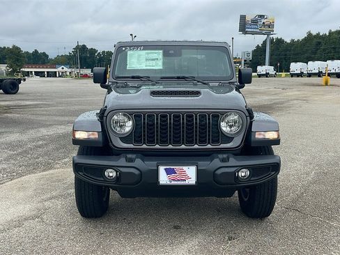 New 2025 Jeep Gladiator Sport image 2