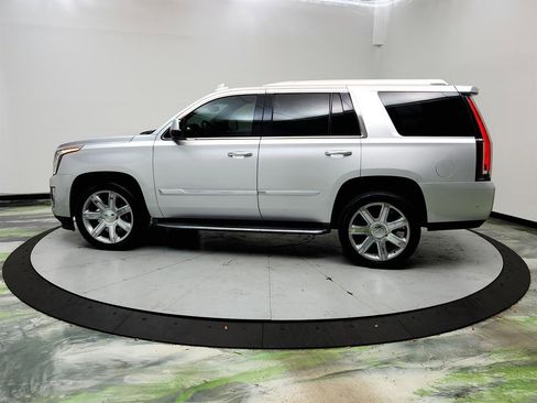 Used 2019 Cadillac Escalade Luxury RWD image 8