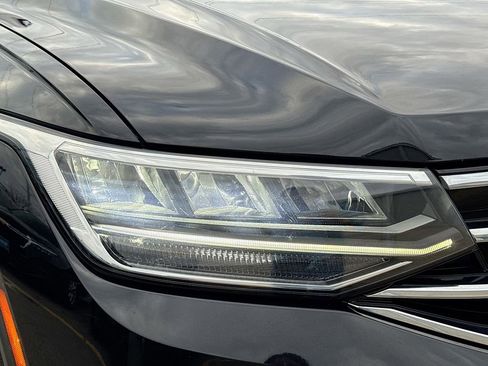 Used 2022 Volkswagen Tiguan SE image 41