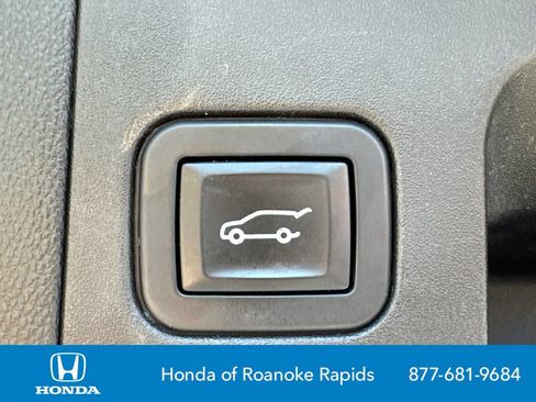 Used 2017 Cadillac XT5 Luxury w/ Driver Awareness Package FWD image 19