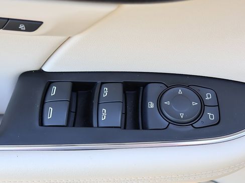 Used 2023 Buick Envision Avenir image 42