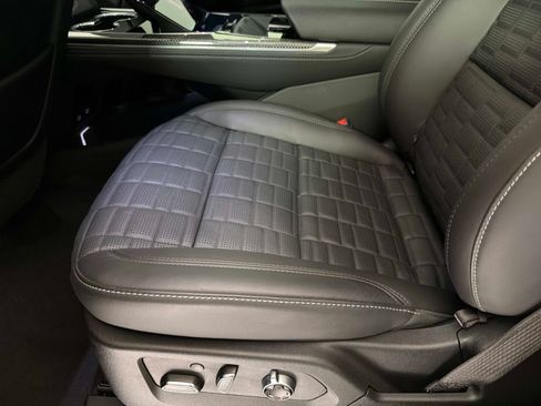 Used 2025 Cadillac Escalade V AWD/4WD image 33
