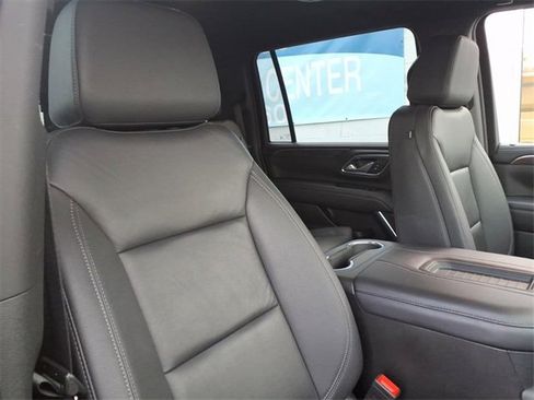 Used 2024 Chevrolet Suburban LT image 23