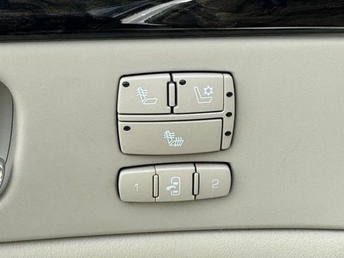 Used 2011 Cadillac DTS Luxury FWD image 22
