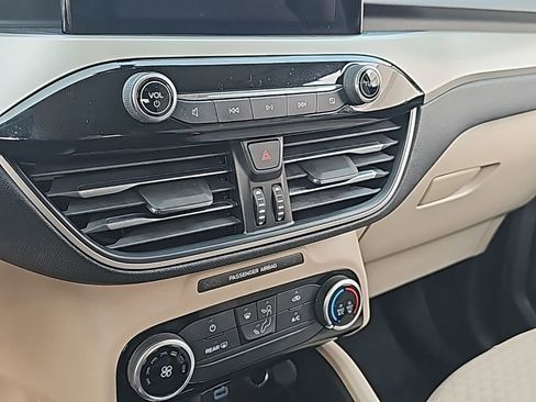 Used 2021 Ford Escape SE image 28