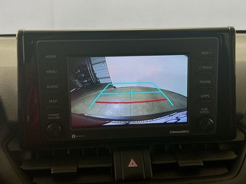Used 2021 Toyota RAV4 LE AWD/4WD image 15