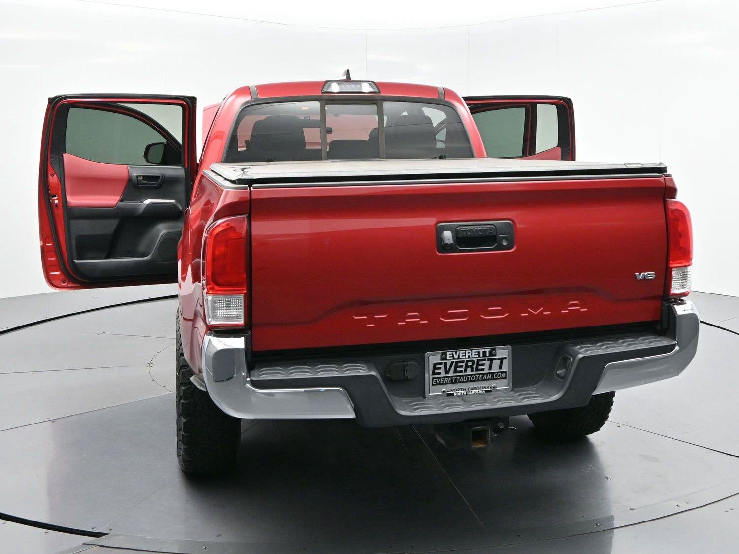 Used 2016 Toyota Tacoma SR5 w/ Towing Package RWD image 36