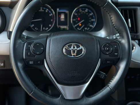 Used 2018 Toyota RAV4 Limited image 11