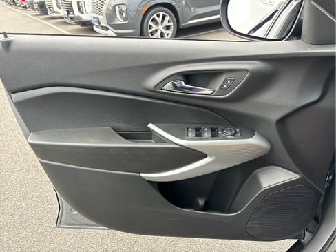 Certified 2024 Chevrolet Trax RS w/ Driver Confidence Package FWD image 19