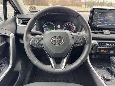 Used 2021 Toyota RAV4 XLE image 12