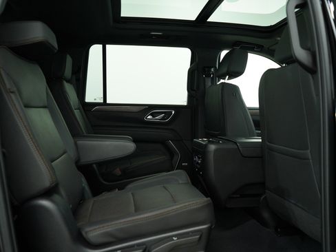 Used 2024 Chevrolet Suburban High Country image 12