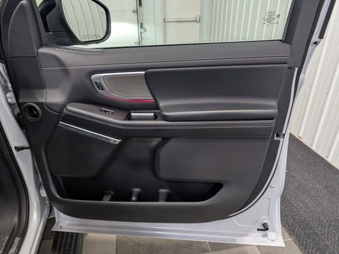 Used 2025 Ford Expedition Platinum image 33