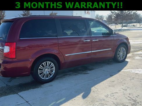 Used 2016 Chrysler Town & Country Touring-L image 8