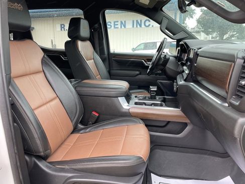 Used 2023 Chevrolet Silverado 1500 High Country w/ Technology Package image 19