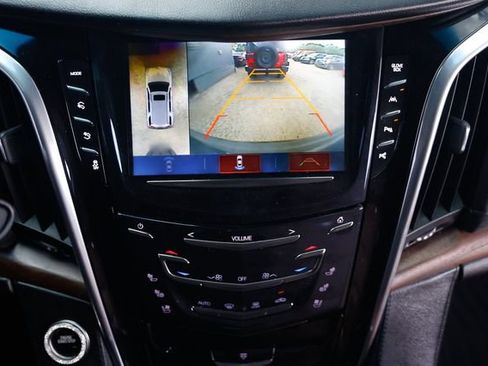 Used 2018 Cadillac Escalade Premium Luxury RWD image 37