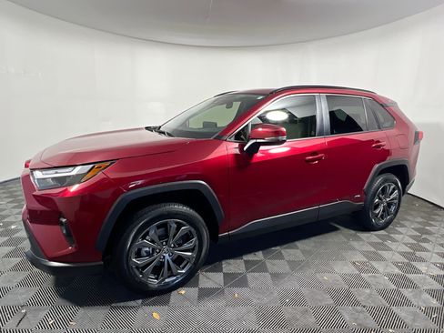 Used 2023 Toyota RAV4 XLE Premium AWD/4WD image 9