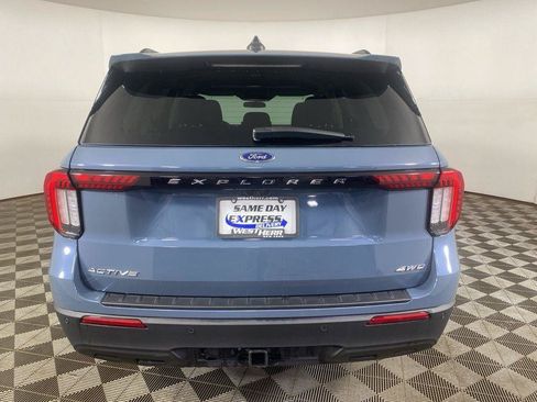 Used 2025 Ford Explorer Active AWD/4WD image 19