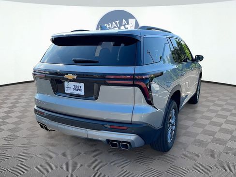 Used 2025 Chevrolet Traverse LT FWD image 6