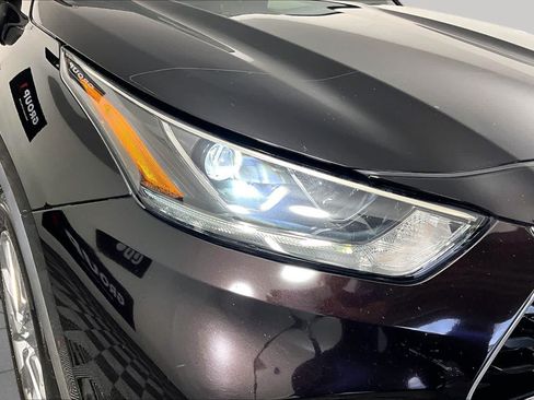 Used 2020 Toyota Highlander Limited FWD image 27